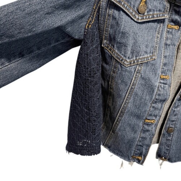 Free People Cropped Denim Jacket Lace Inset Raw Hem Medium - Picture 5 of 12